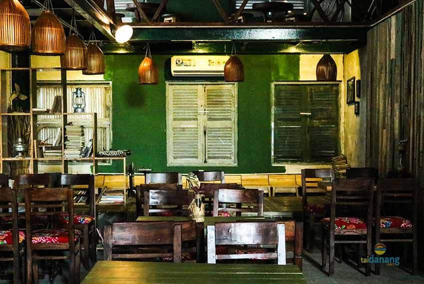 Cộng Cafe Phạm Ngọc Thạch, Vẻ Hoài Niệm Giữa Hà Nội Xô Bồ