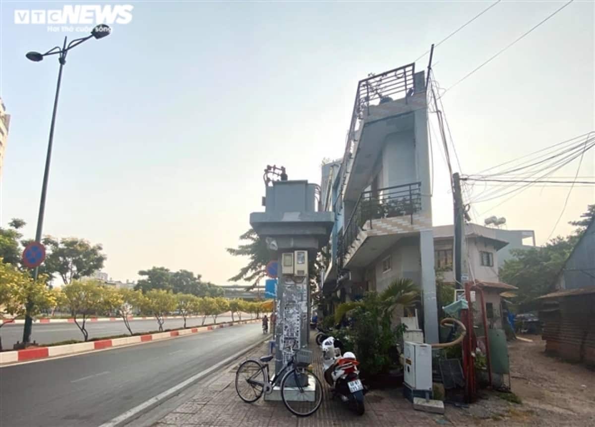 Nhà siêu mỏng, siêu méo phá nát mặt tiền đại lộ nghìn tỷ của TP.HCM