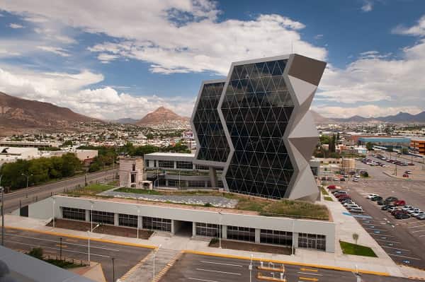 Trung tâm đổi mới công nghệ hình tháp đôi gấp khúc ở Mexico