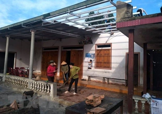 Lào Cai: Lốc xoáy làm 2 người bị thương, hàng chục ngôi nhà tốc mái
