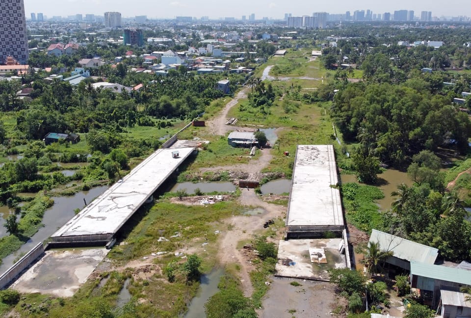 Gần 3 km đường Vành đai 2 TP HCM dang dở