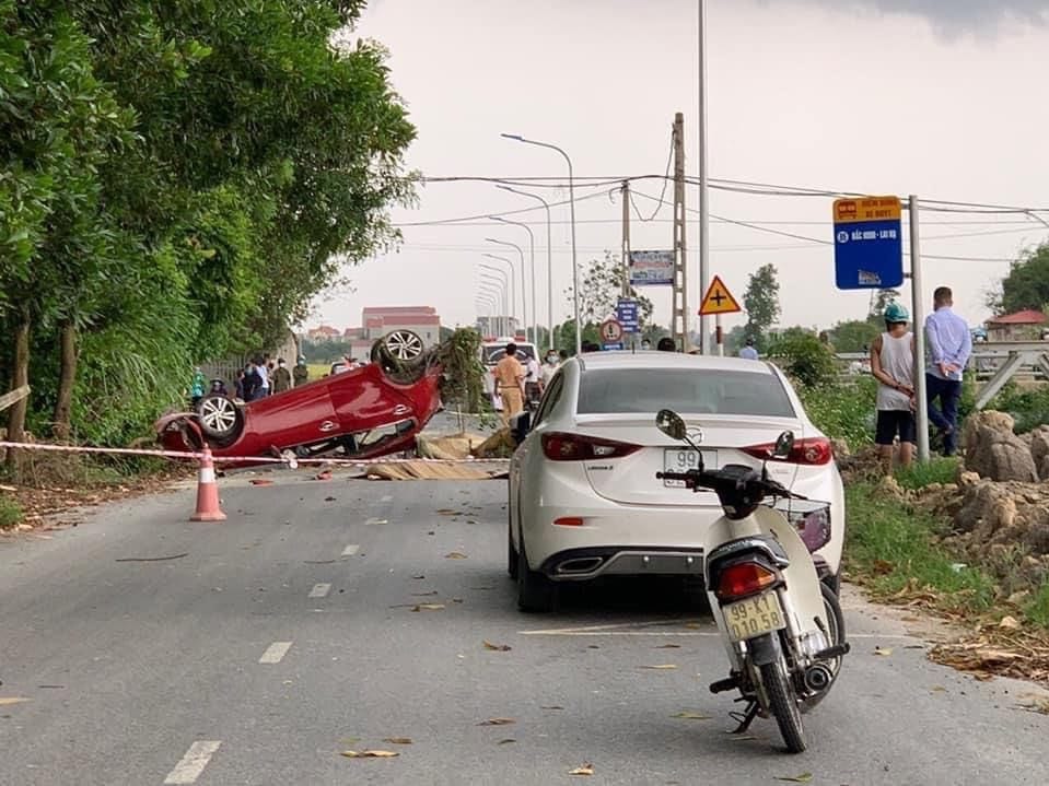 Ôtô tải đối đầu xe con, hai người chết
