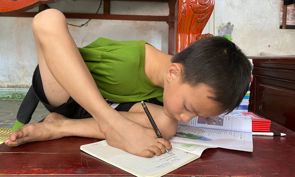 Ước mơ của cậu bé không tay